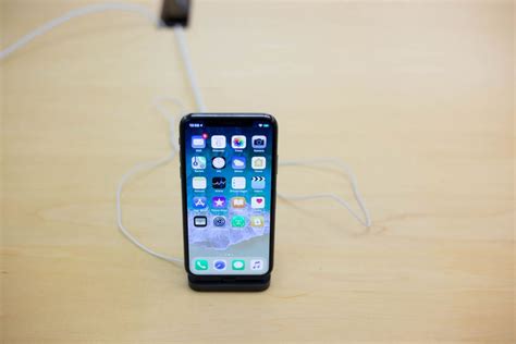 Close Up Of Apple Iphone X In The Store Creative Commons Bilder