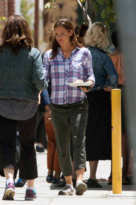 Jennifer Garner On The Set Of The Hbo Series Camping In Los Angeles 06