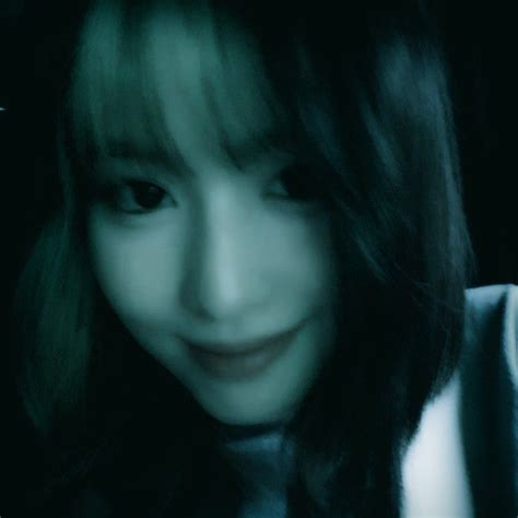 Pin By Tailorofchaos13 On Momo Bad Girl Aesthetic Korean Girl Groups