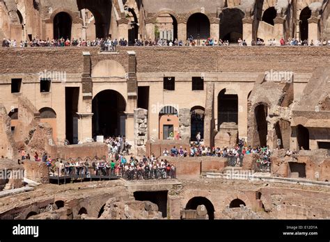 El Coliseo Roma Interior También Conocido Como El Anfiteatro Flavio