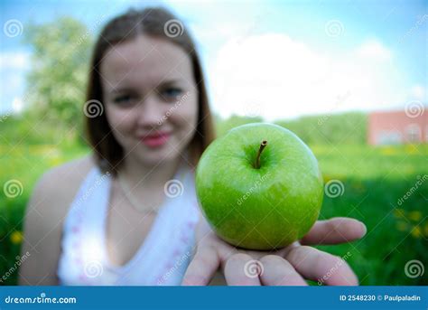 Pomme Verte Photo Stock Image Du Fille Nourriture Fruits 2548230