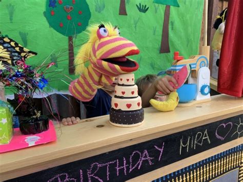 This easy puppet theatre will help put on your own puppet show. Puppet Show for Kids, Events, Parties | Ricky Roo & Friends