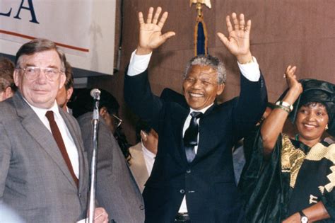 On This Day Feb 11 Nelson Mandela Released From Prison