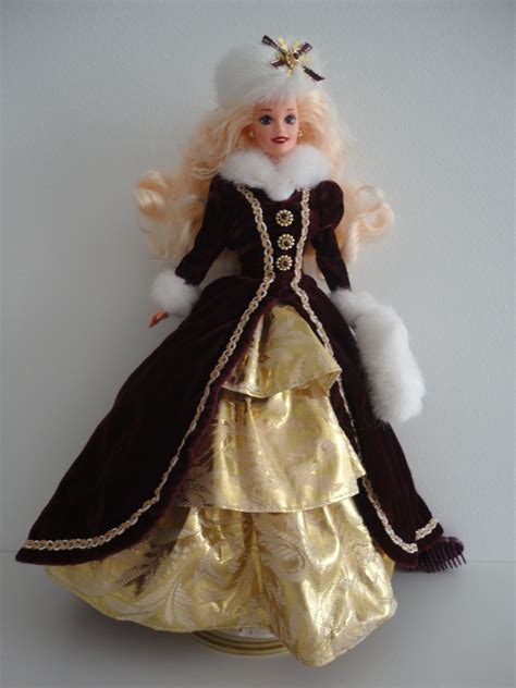 Barbie Holiday 1996 #15646 | Holiday barbie, Red velvet dress, Beautiful barbie dolls