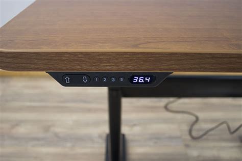 The steelcase solo will tick plenty of boxes for anyone after a plain and uncomplicated standing desk for their home office. Steelcase Series 7 Standing Desk - 2019 Review Update