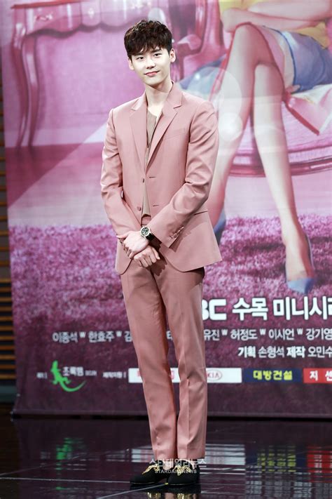 856k likes · 107,677 talking about this. Hit Or Miss: Han Hyo Joo And Lee Jong Suk At "W" Press ...