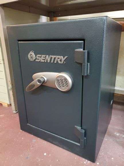 Sentry Fireproof Locking Safe Model Number Tc8 331 Measures 21 And 12
