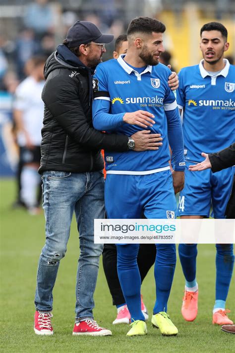 trainer claus dieter pele wollitz mit juergen juergen gjasula 1 fc magdeburg 3 liga fussball