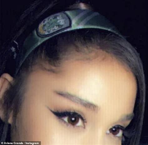 Ariana Grande Proudly Displays Her Harry Potter Superfan Status By Rocking 8 Slytherin Headband