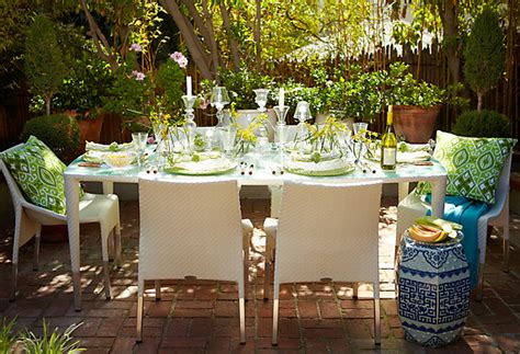 Your tablescape is gorgeous crissy! Ideas for Outdoor Entertaining