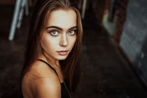 Download Blue Eyes Brunette Woman Model Hd Wallpaper By Krzysztof Budych