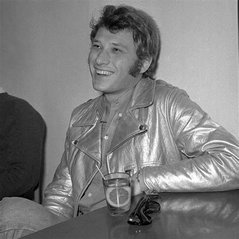 Economisez avec notre option de livraison gratuite. Johnny Hallyday : l'idole des jeunes est décédée à 74 ans ...