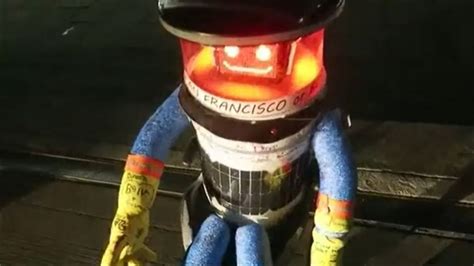 Hitchhiking Robot Hitchbot Reaches Dead End In Philadelphia Video Abc News