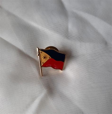 Philippine Flag Lapel Pin Hobbies And Toys Memorabilia And Collectibles