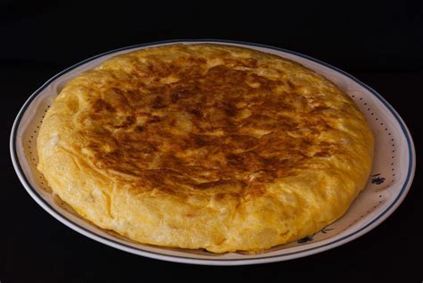 Comida TÍpica De EspaÑa Tortilla De Patata Tradicional ¡jugosa