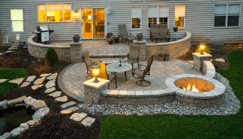 Wondering how to build a fire pit? 31+ Small Paver Patio Ideas Pictures with Fire Pit & Tips Building | Backyard patio, Backyard, Patio