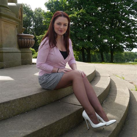 office girl in high heels and nylons pic 12 of gorgeous busty sara visits a monument and