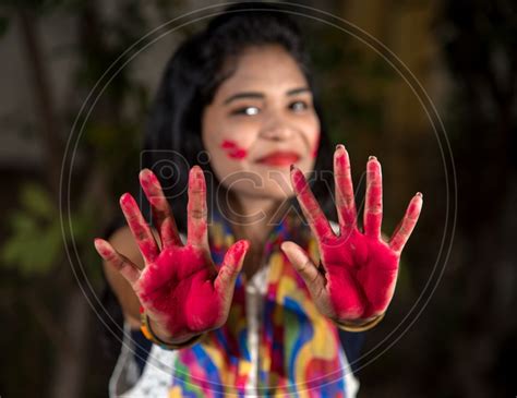 Image Of Young Indian Girl Showing Color Palm Celebrating Holi Ys975679