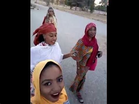Kalli matan hausawa suna cin gindin junansu. YARAN HAUSAWA BA KUNYA DAN ALLAH KALLAR SU - YouTube