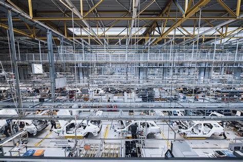Daimler fährt Produktion wieder hoch