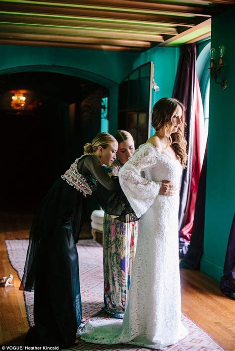 Want to see more posts tagged #mary kate and ashley? Mary-Kate and Ashley Olsen Design a Wedding Dress for a Friend