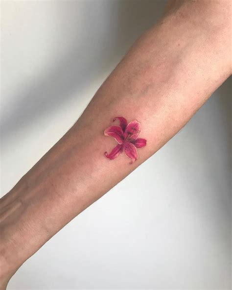 Lil Stargazer Lily Regram Via Amandawachob Lily Tattoo Small Lily