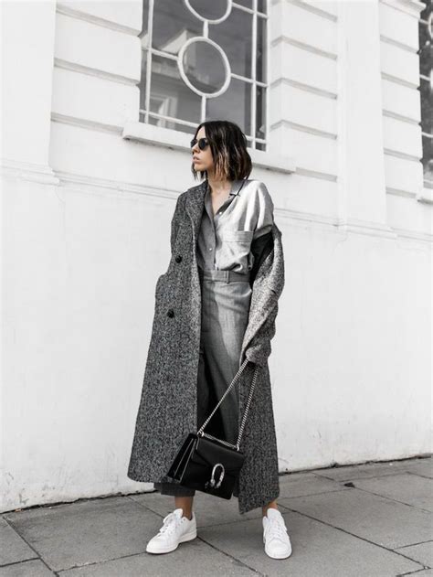 5 Minimalist Looks Were Loving This Week Grey Fashion Autumn Fashion