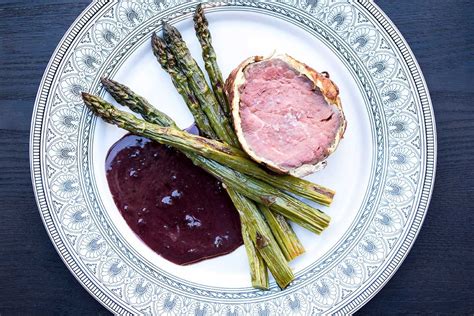 Finally, it's encased in golden puff pastry that's baked to perfection. Grass-Fed Beef Tenderloin Roast w/ Potato Crust - Marx Foods Blog