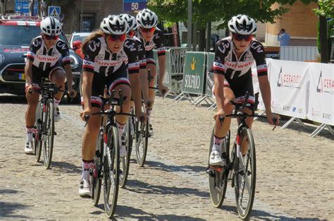 女子ロードレース 全体コース・高低差【全長距離 約147㎞】 ・総距離：約147km、レース距離：約137km（スタート後10kmはパレード走行） ・獲得標高：約2692m ・最高到達点：約1121m（山梨県南都留郡山中湖村） スペインのチームで走る萩原麻由子選手に注目!! スペイン ...