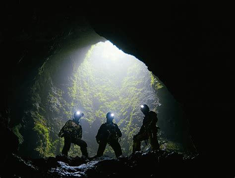 In Deep The World Of Extreme Cavers The New Yorker