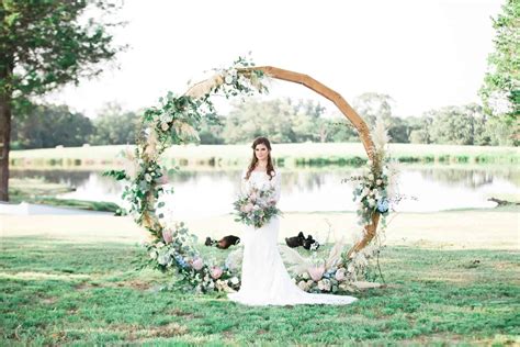 10 Gorgeous Wedding Arches To Take Your Wedding To The Next Level