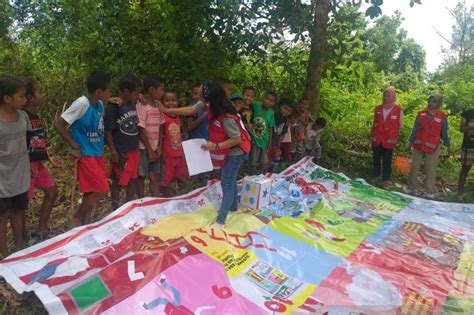 Gempa berlokasi di 4.86 lintang selatan, 129.82 bujur timur, 198 kilometer tenggara maluku tengah. PMI hibur anak korban gempa di Maluku Tengah - ANTARA News