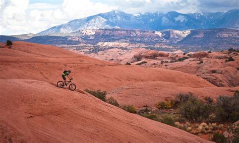 Starting from the largest parking lot ever dedicated to a single trail, head north on easy terrain. Moab Utah Mountain Biking Trails: Slickrock Trail - AllTrips