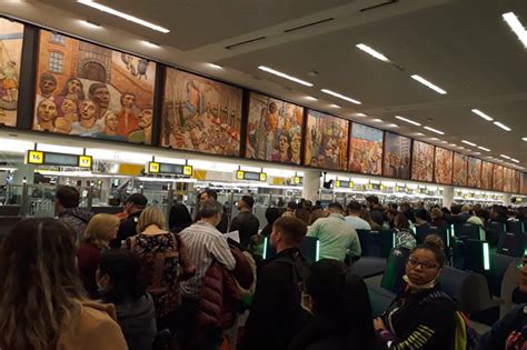 Jfk Newark Airports See Large Crowds Under New Coronavirus Enhanced