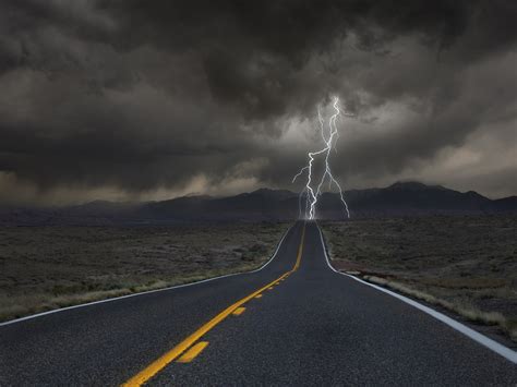 Discover this awesome collection of lightning iphone wallpapers. Lightning Wallpaper and Background Image | 1600x1200 | ID ...