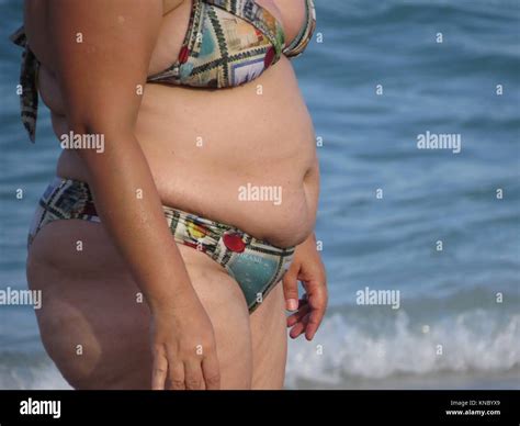 Fat Woman Bikini Fotografías E Imágenes De Alta Resolución Alamy