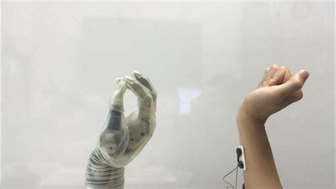 Ecco La Mano Robotica Del Futuro Wired