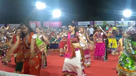 Gujarat की लड़कियों का Sexy डासं Dandiya Dance Superb Youtube