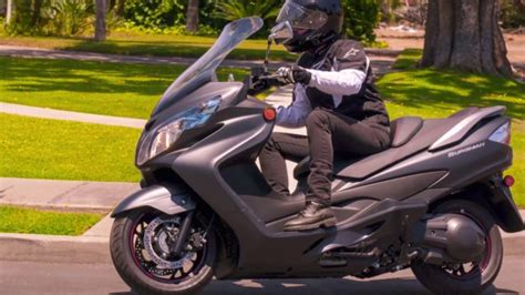 Eladó használt fekete (metál) suzuki an 650 burgman megkímélt nagyrobogó, 638 cm³, 40 kw, 54 le, benzin, 51 000 km, 2014 1 600 000 ft (eladó címe: Suzuki Burgman 650 "Upcoming in India till 2019" - YouTube