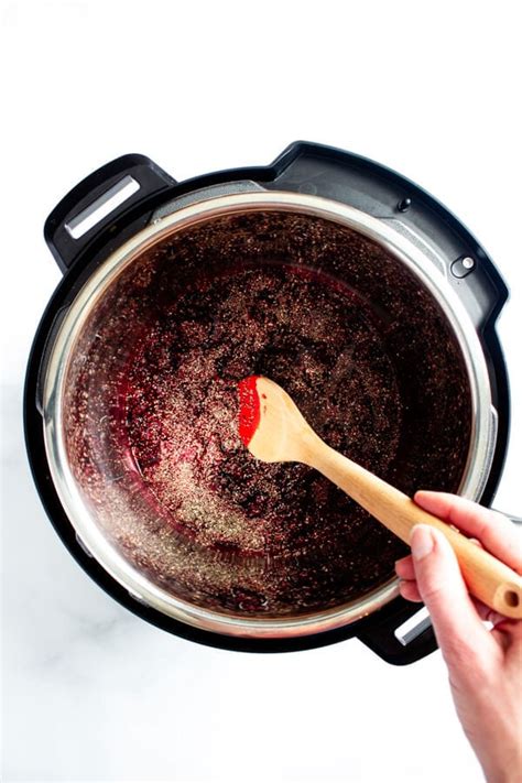 This is my favorite jam of all time, probably until i do the blueberry! Instant Pot Blackberry Chia Jam | Pass Me Some Tasty