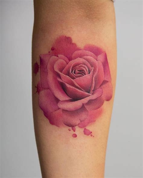 From realistic depictions of rose petals with drops of morning dew on them to black and gray rose tattoos that look a lot more like sketches than tattoos. Pin on Tattoos
