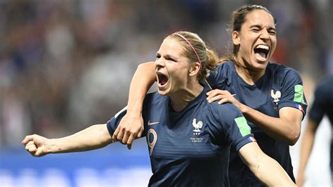 Equipe De France Eug Nie Le Sommer Devient La Meilleure Buteuse De L