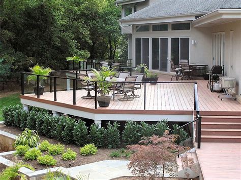 Decorative and practical, deck railing panels are installed onto decks to help prevent anyone from falling off the side. Aluminum deck railings with glass panels and no bottom ...
