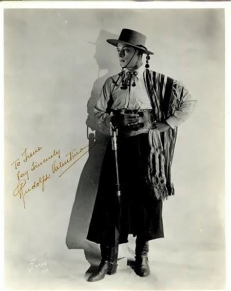 Instead, he lived in shabby immigrant neighborhoods in new york city, and as his money ran out he alternated between living in a succession of cheap apartments and living on the street. World of faces Rudolph Valentino - romantic idol - World ...