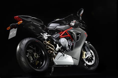 It can run at a top speed of 260 kmph. 2012 MV Agusta F3 675 | Top Speed