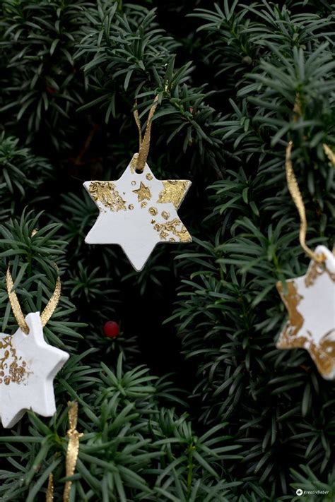 DIY Sternenanhänger mit Gold - Weihnachtsbaumanhänger basteln | Basteln weihnachten ...