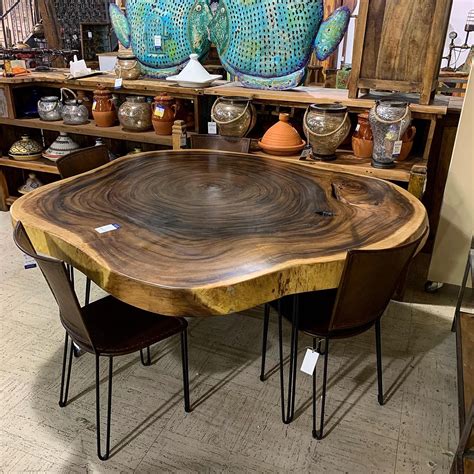 We offer our solid oak dining tables in various versions: Live Edge Round Table in 2020 | Dining table, Table, Round ...