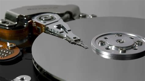 Sebagai salah satu bagian dari komputer, hard disk memang agak mahal, tapi sebenarnya isinya lebih mahal lagi. √ Cara Memperbaiki Hardisk Rusak dan Tidak Terbaca