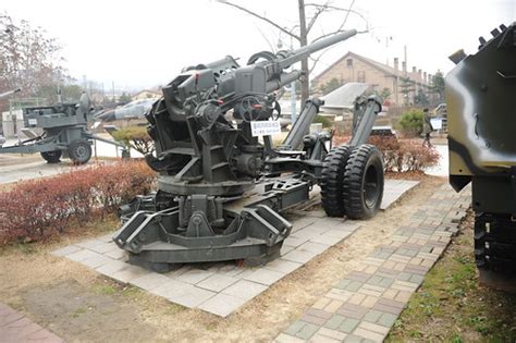 Dsc7997 Us M1 90mm Aa Gun On Display At The War Memorial Flickr