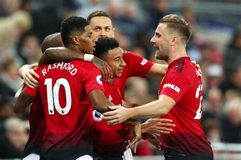 Epl Photos Man United Make It Six In A Row With Spurs Win Rediff Sports